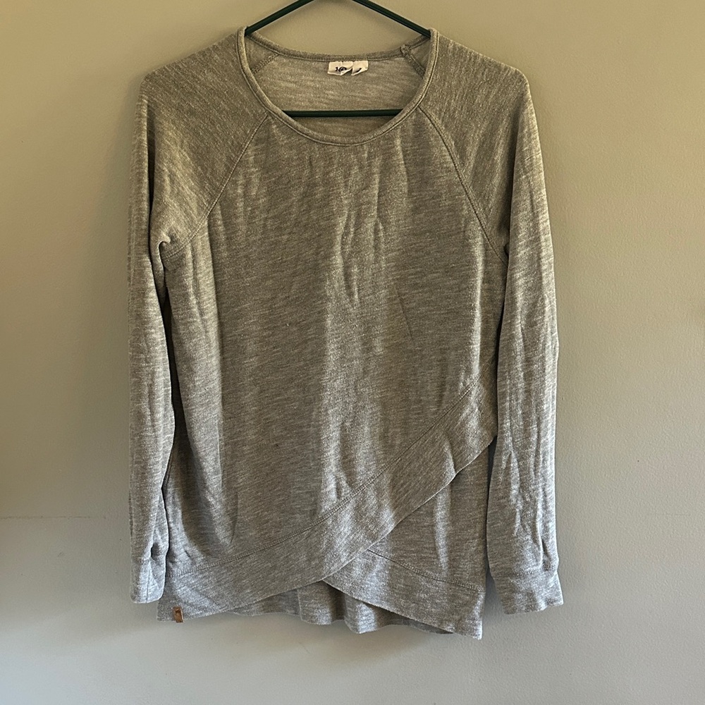 🌸tentree Light Gray Long Sleeve Women's Tee